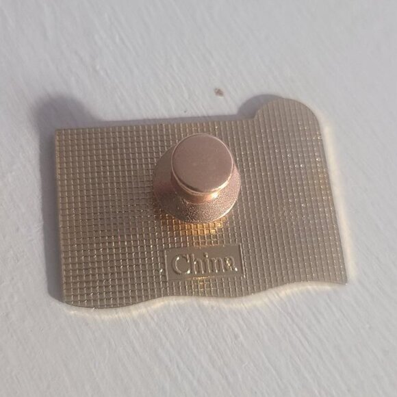 Grand Circle Travel Great Rivers Of Europe Vintage Lapel Pin - Picture 3 of 4